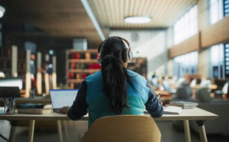 Why More UK Scholars Are Turning to PhD Dissertation Writing Services for Academic Success