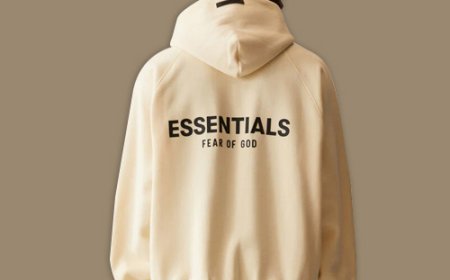 Essentials Hoodie: The Quintessential Blend of Comfort, Style, and Minimalism