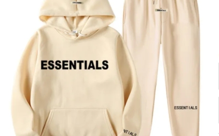 Essentials Hoodie: A Staple in Modern Streetwear