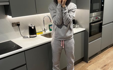 Syna World: Redefining Urban Fashion with the Iconic Syna World Tracksuit