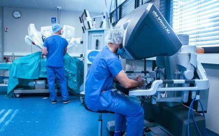 Meet Dr. Vikas Agarwal: The Best Robotic Urologist in Delhi NCR Transforming Urological Care