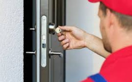 How Professional Locksmiths Open Locked Doors Fast